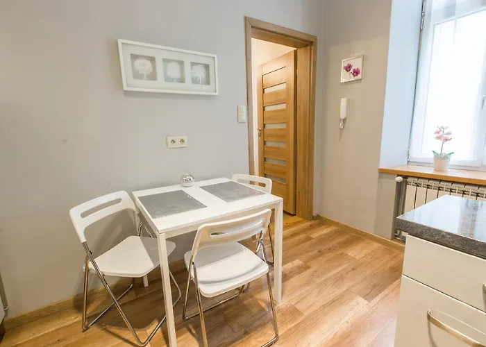 Ar Διαμέρισμα *